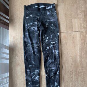 Black and White Nike Pro Leggings